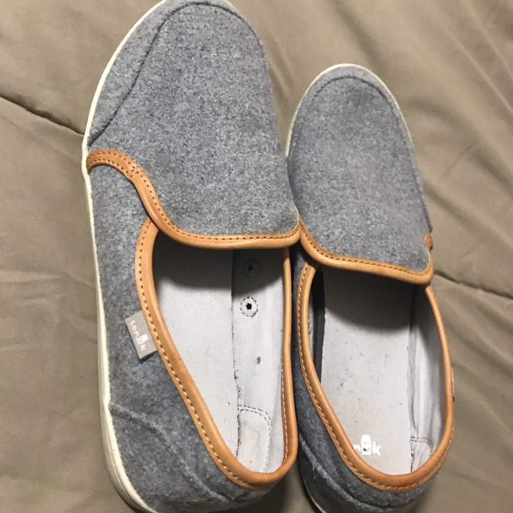 SANUK. Like new